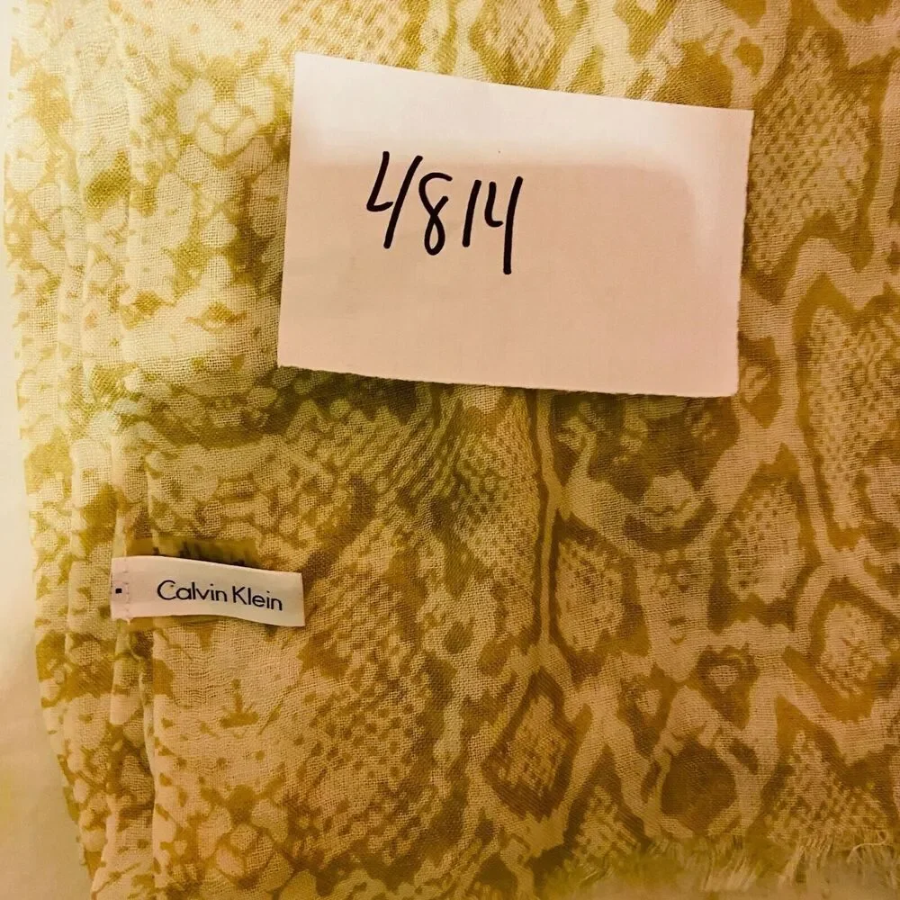 #4814 Calvin Klein Vintage Large taupe scarf 72x28